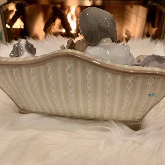 Lladro Big Sister Figurine New In Box - Picture 6 of 8